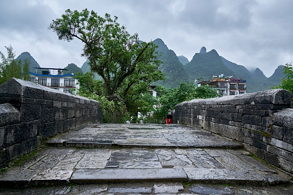 Auf der Yulong Bridge