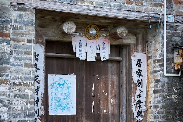 Eine Hausfassade in Yangshuo