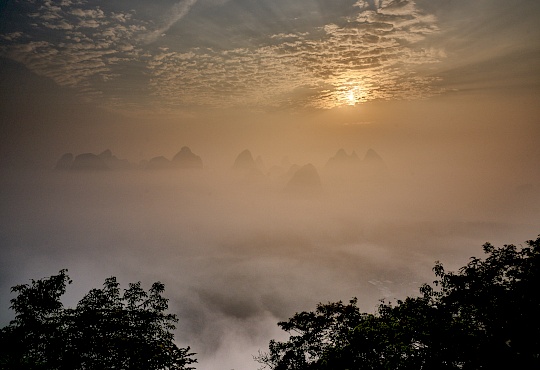 003-sonnenaufgang-yangshuo-china-littlediscoveriesnet.jpg