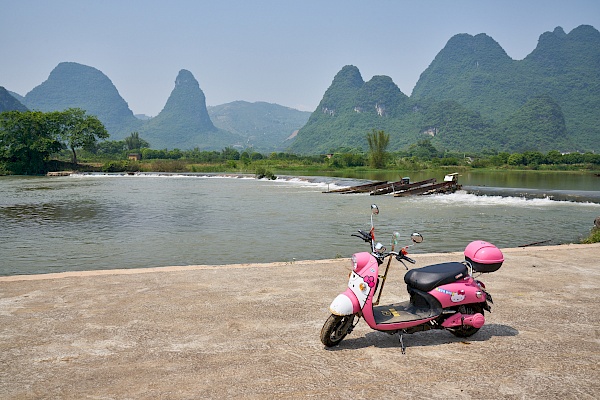 In Yangshuo mit meinem Electroscooter unterwegs