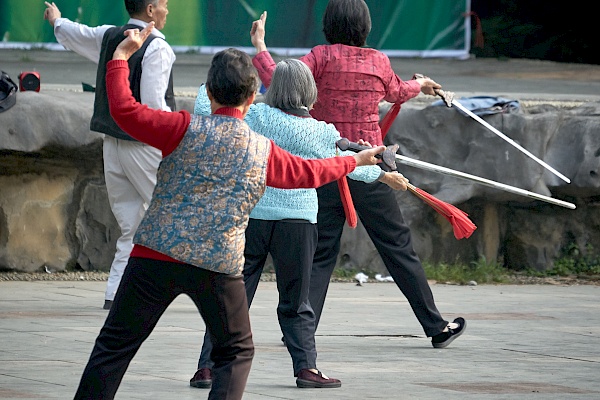 Frühsport im Yangshuo Park (China)