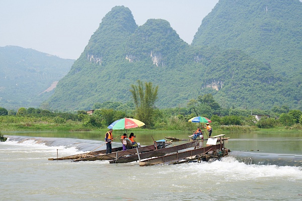 Touristentouren auf dem Yulong River