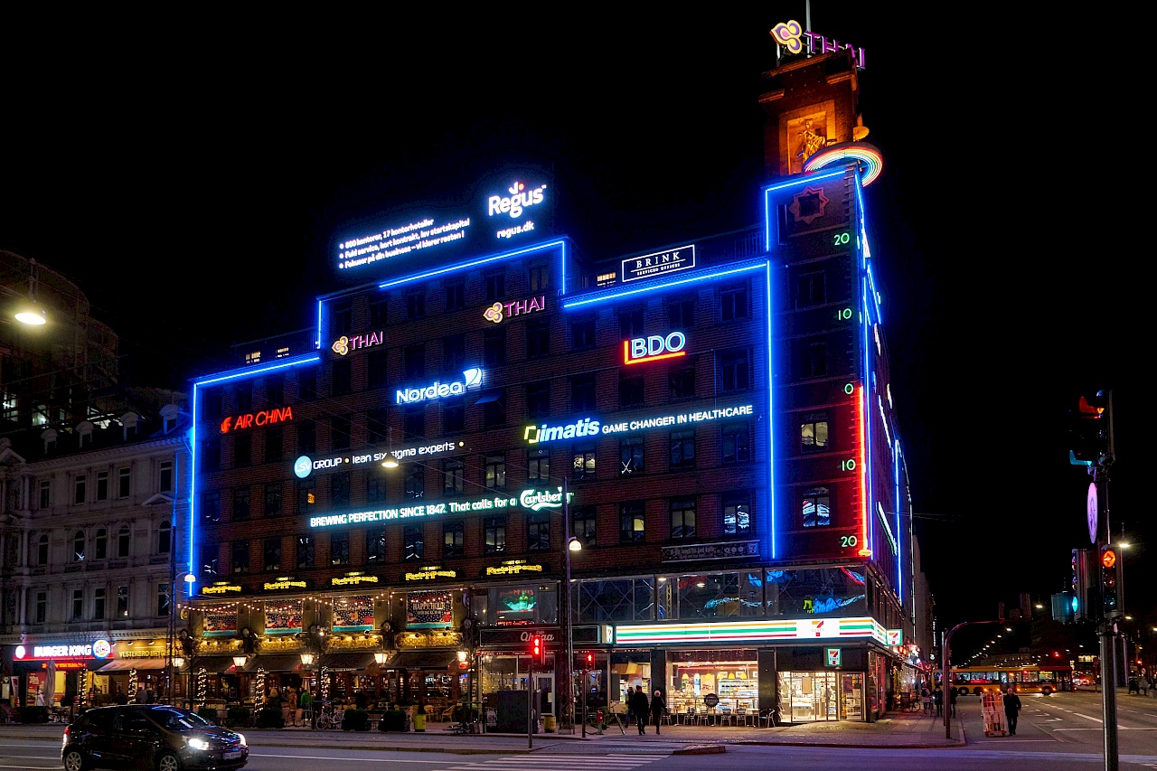 Überdimensionales Thermometer in der Nähe vom Rathausplatz in Kopenhagen