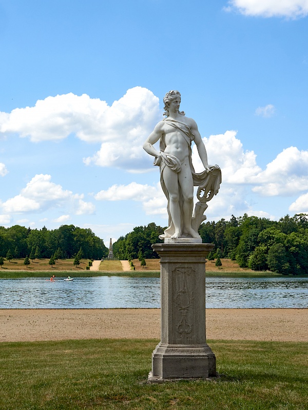 Statuen vor dem Schloss Rheinsberg