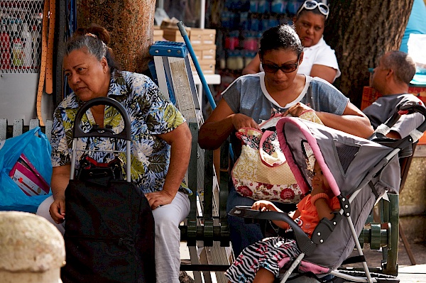 Treffpunkt vor dem Rio Piedras Markt in San Juan (Puerto Rico)