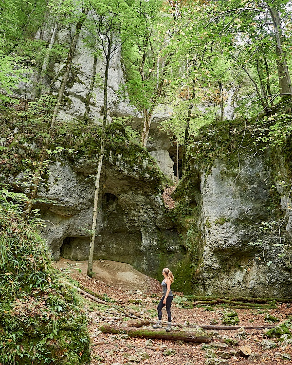 Felsformationen auf dem Weg zur Burg Wildenstein