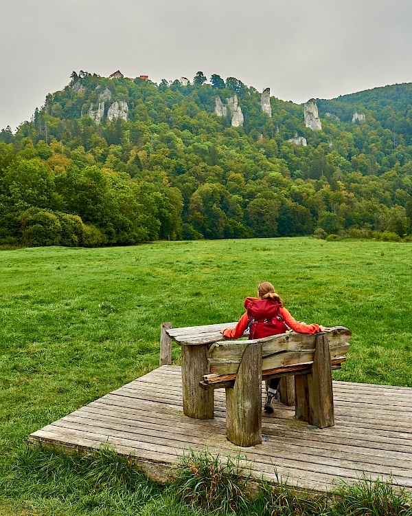 Die Aussicht auf die Karstfelsen genießen