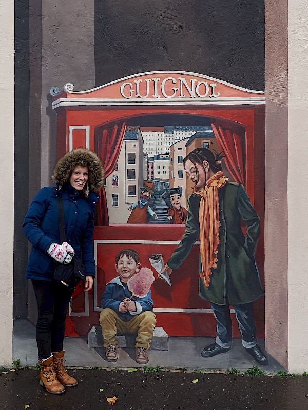 Ich vor dem Wandbild Le mur des canuts in Lyon