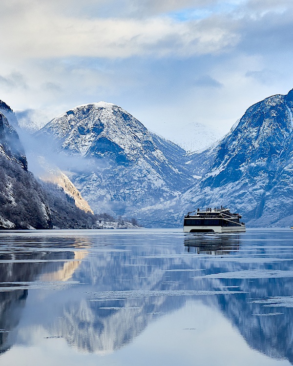 Der Aurlandsfjord in Flåm (Norwegen)