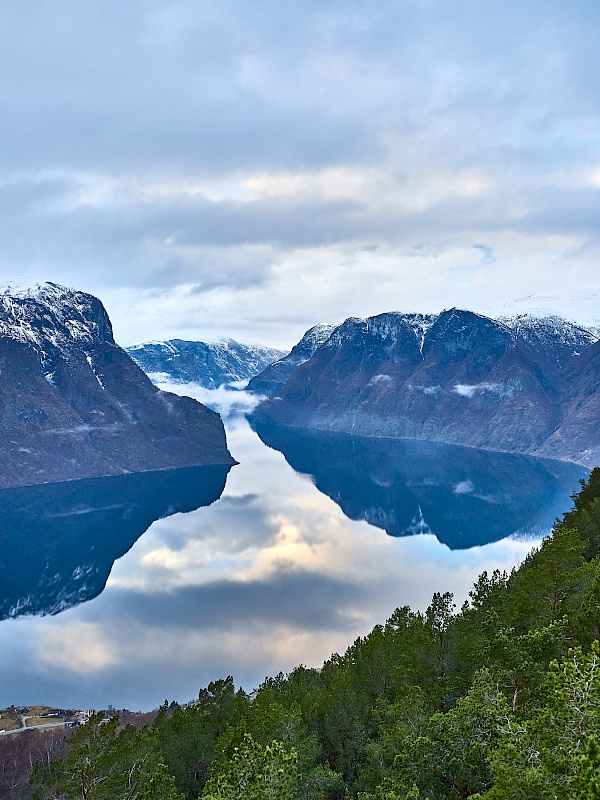 Blick auf den Aurlandsfjord vom Stegastein