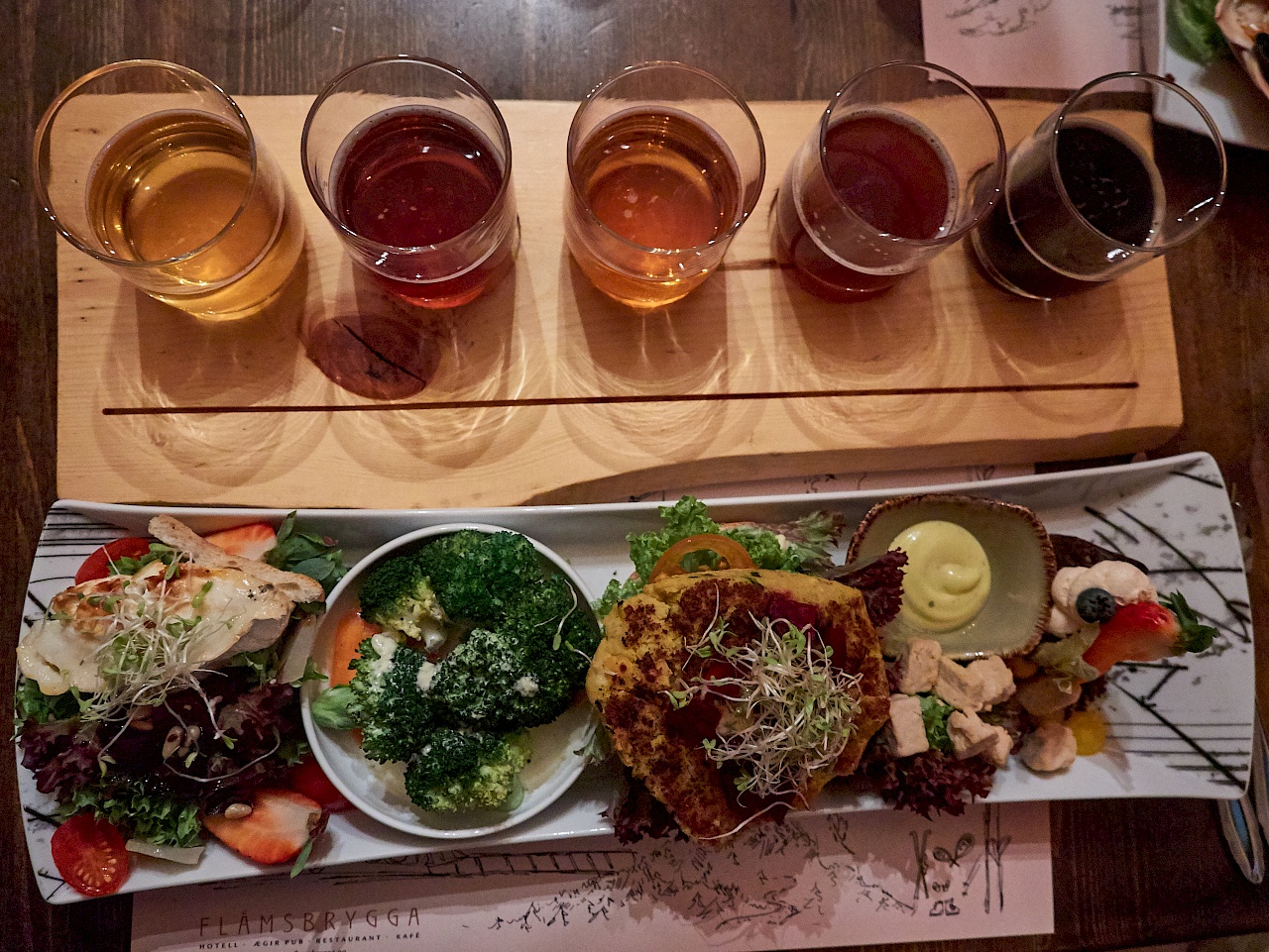 Das Wikingermenu im Ægir Brauerei Pub in Flåm