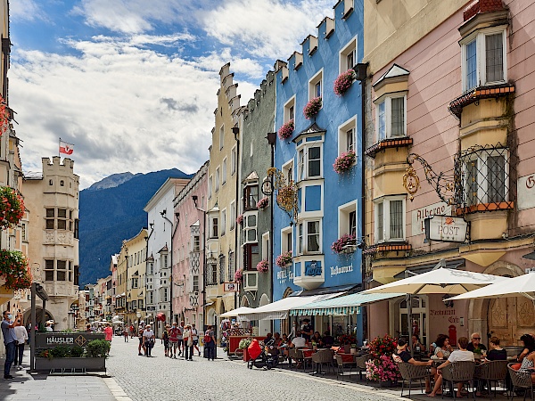 Die bunte Hauptstraße in Sterzing