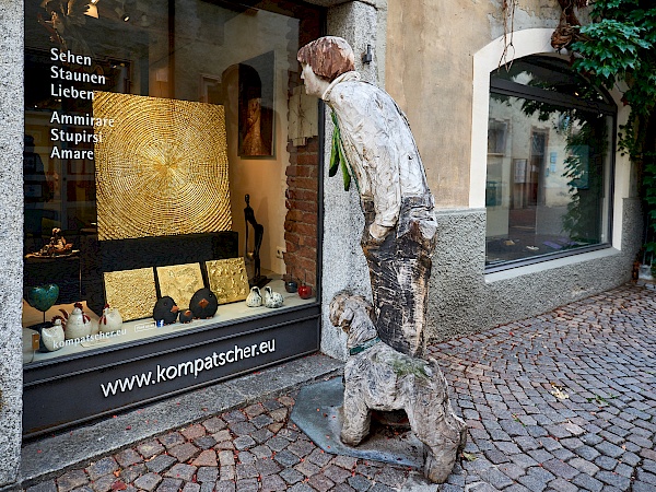 Kreative Schaufensterkunst in Brixen