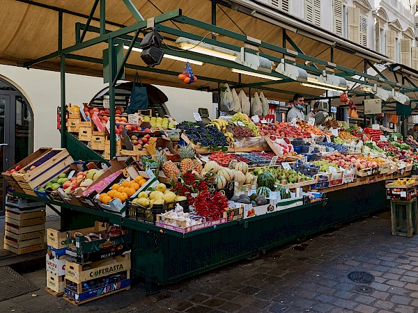 Auf dem Obstmarkt in Bozen