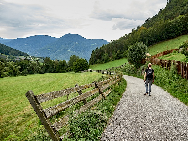 Unterwegs auf dem Erdpyramidenweg in Oberbozen