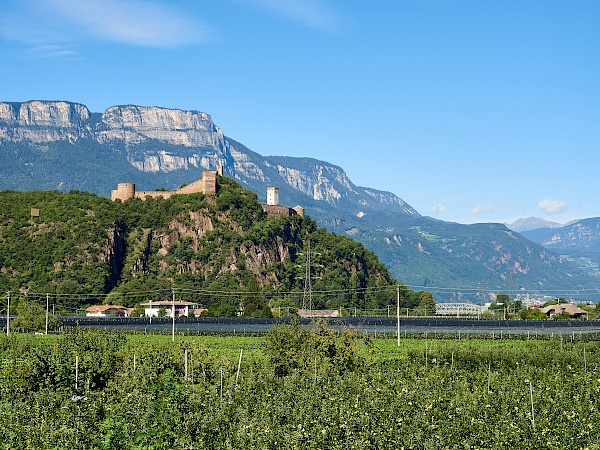 Das Schloss Sigmundskron außerhalb von Bozen