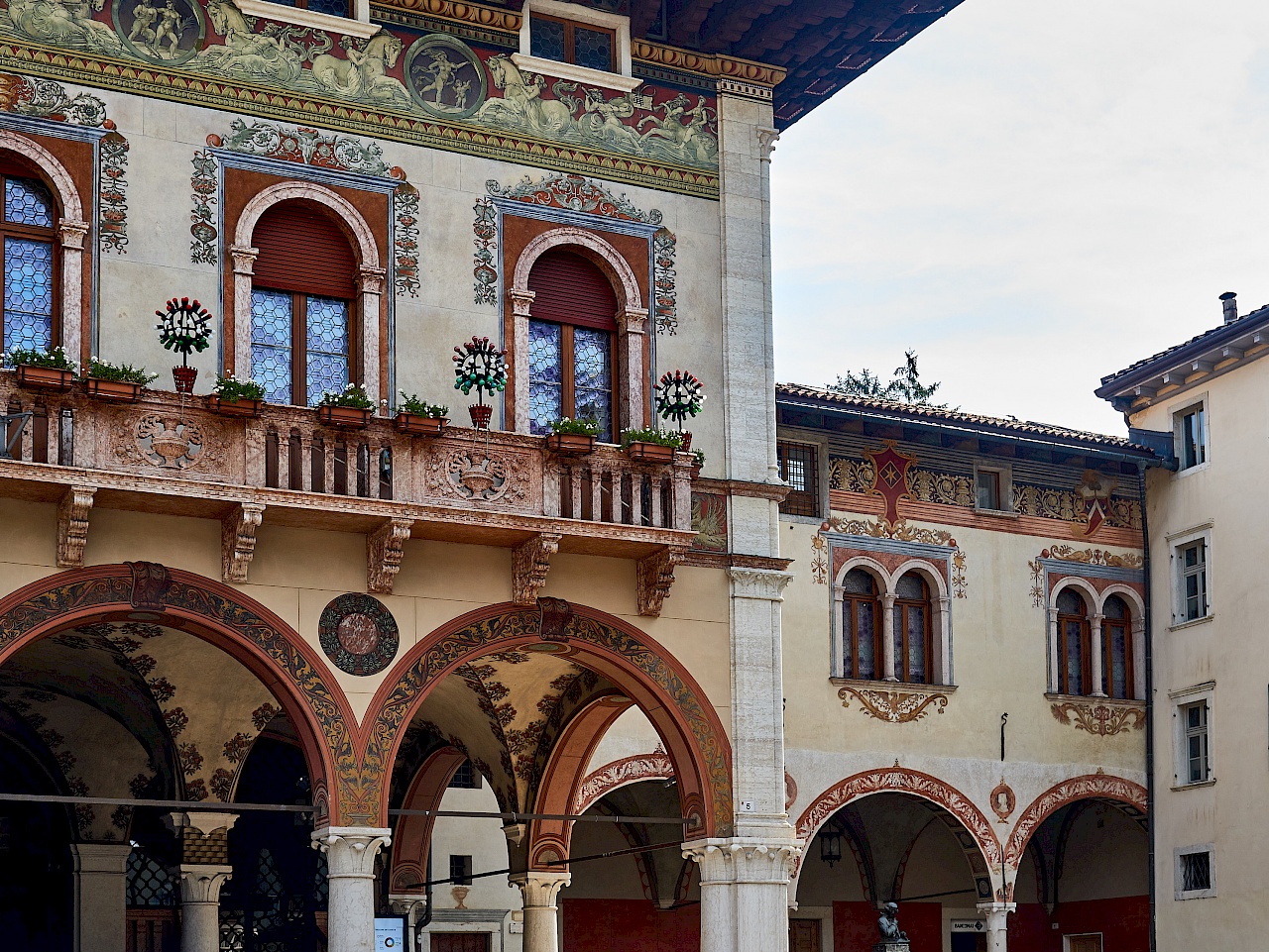 Die Fassade des Palazzo del Ben-Conti d’Arco in Rovereto