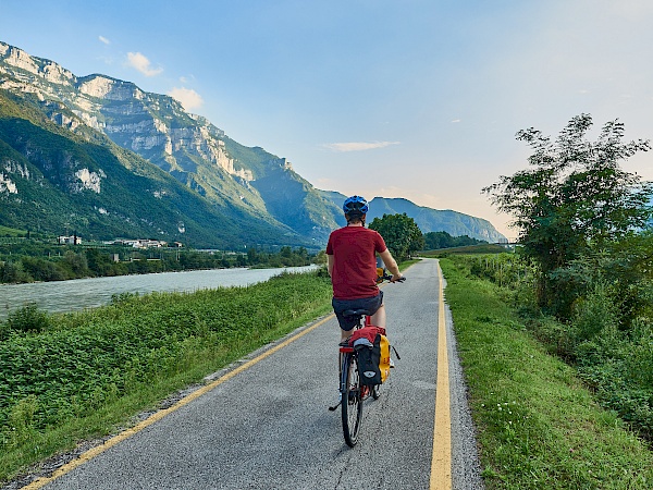 Radweg entlang der Etsch nach Rivalta