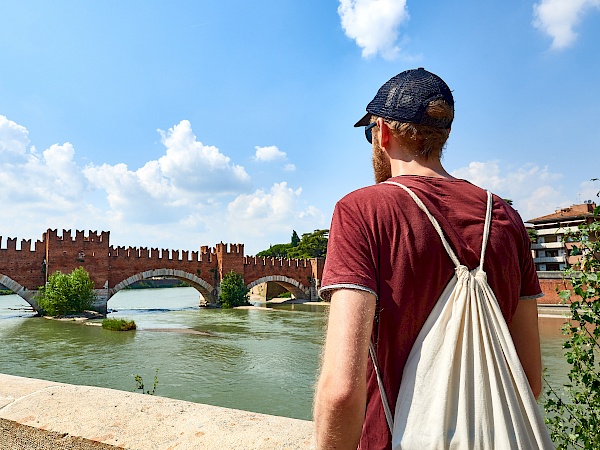 Blick auf die Ponte Scaligero in Verona