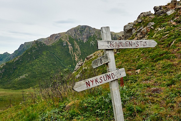 Wegweiser auf der Dronningruta in Norwegen