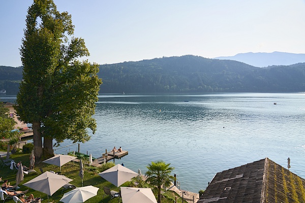 Blick vom Balkon der Villa Postillion am Millstätter See.