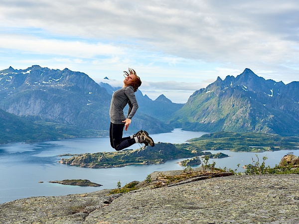 Fantastische Aussicht auf die Bergwelt der Lofoten vom Digermulkollen