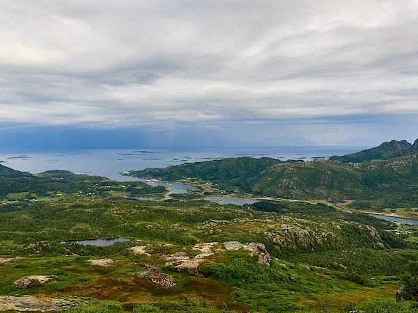 Fantastische Aussicht auf die Bergwelt der Lofoten vom Digermulkollen