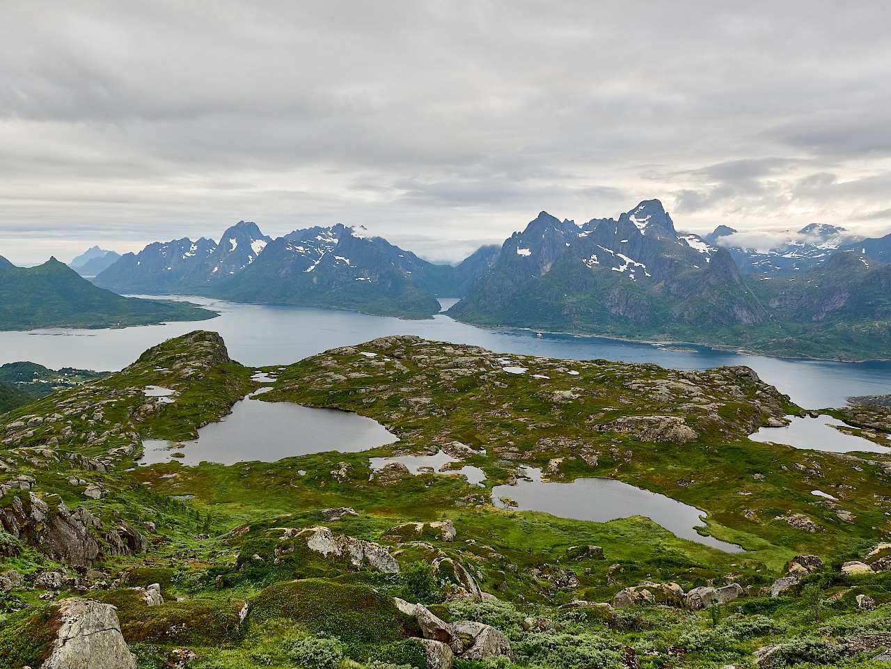 Aussicht vom Snøtinden auf den Lofoten