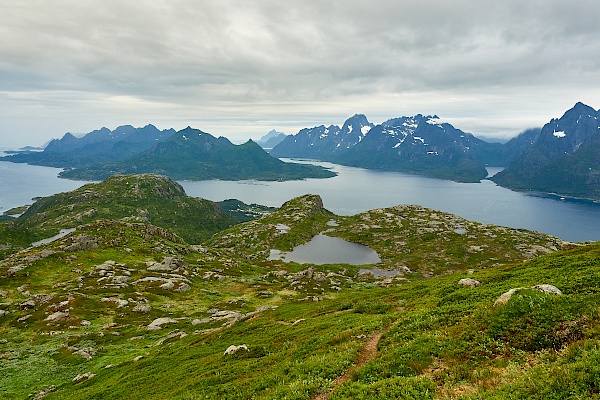 Aussicht vom Snøtinden auf den Lofoten