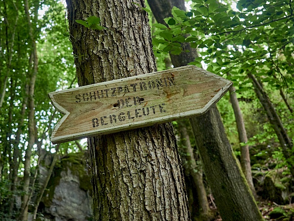 Schild zur Schutzpatronin der Bergleute