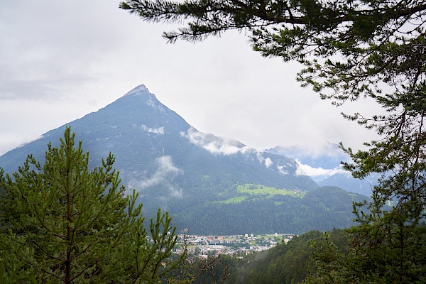 Starkenberger Panoramaweg - Blick auf Tschirgant