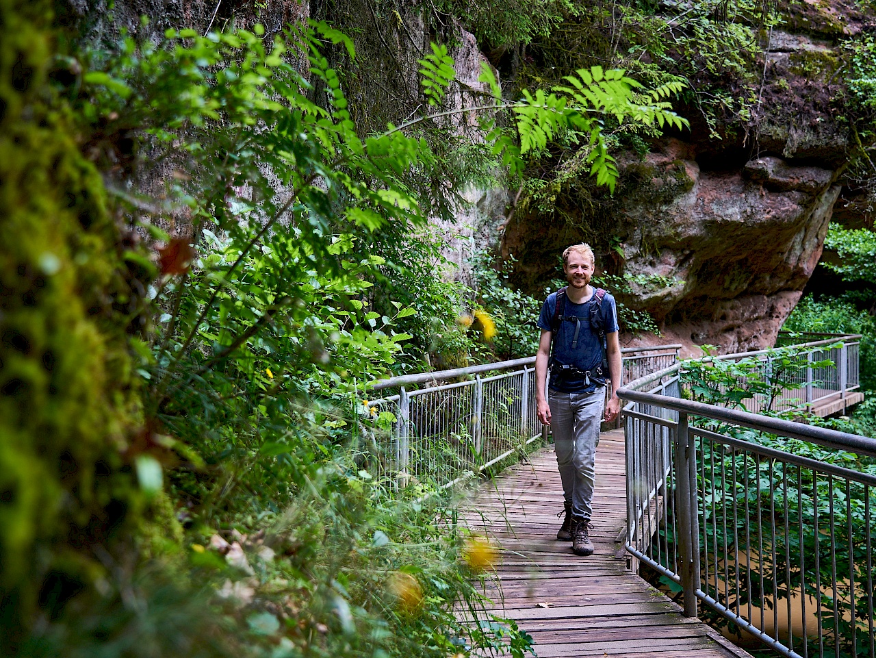 Holzstege in der Schwarzachklamm im Nürnberger Land