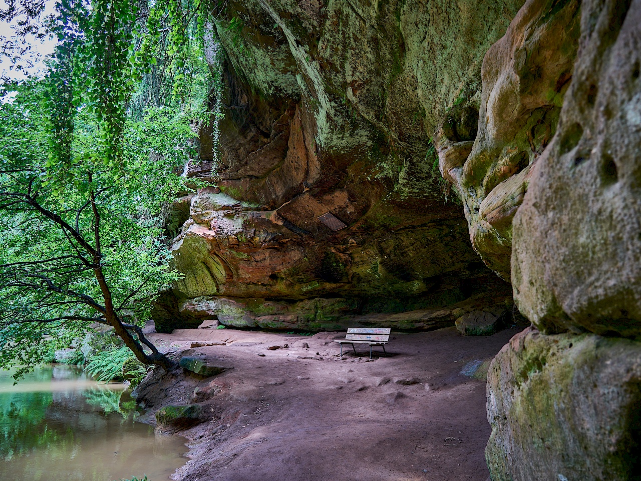 In der Gustav-Adolf-Höhle in der Schwarzachklamm