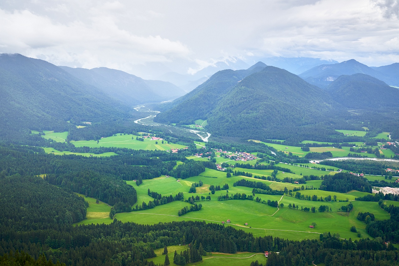 Blick auf das Isartal bei Lenggries - Regenstimmung