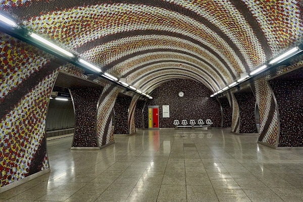 U-Bahn in Budapest - Donau-Flusskreuzfahrt mit VIVA Cruises