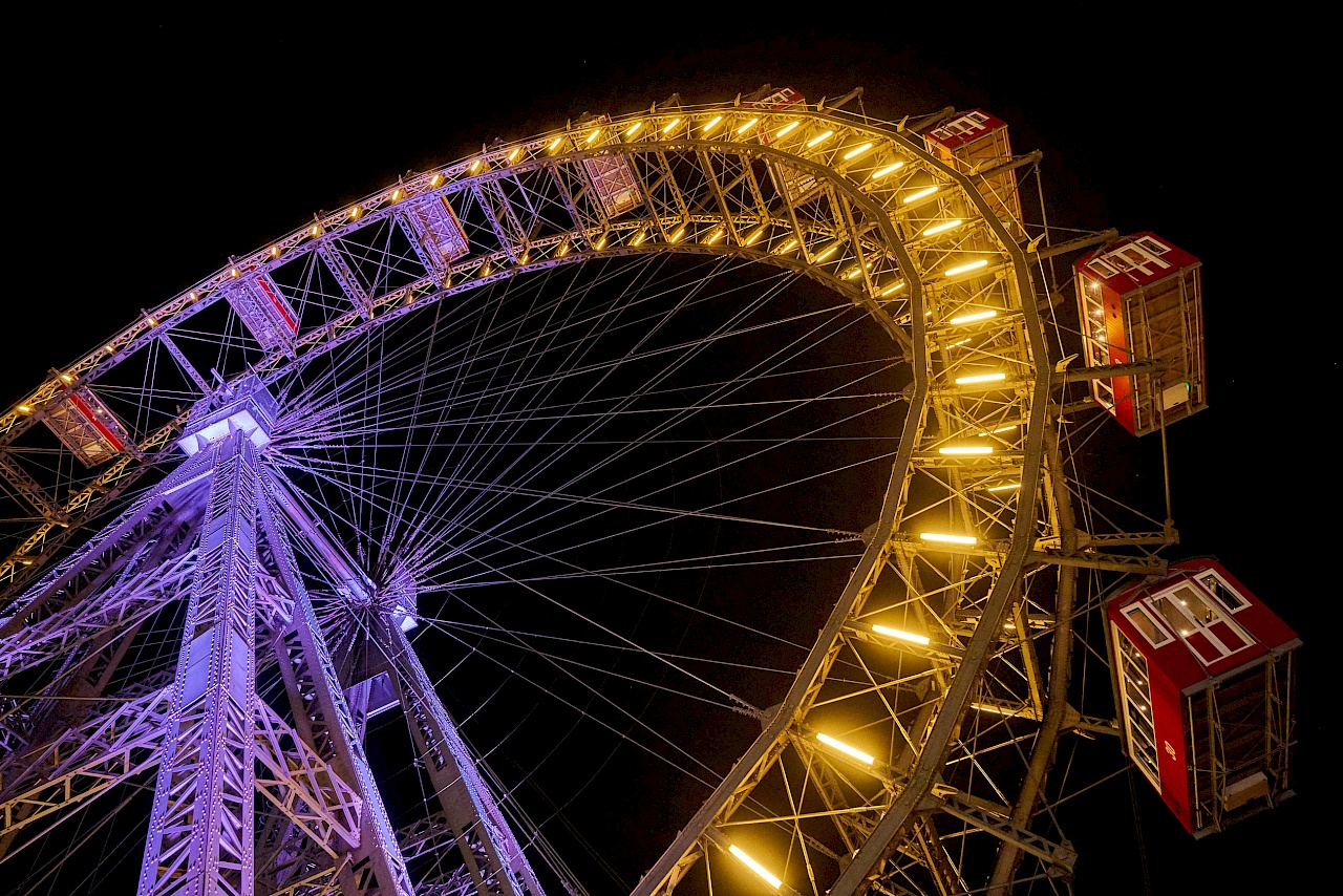 Der Prater in Wien bei Nacht - Donau-Flusskreuzfahrt mit VIVA Cruises