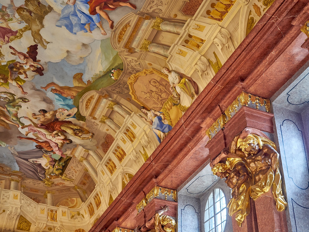 Das Deckenfresko im Marmorsaal des Stifts Melk