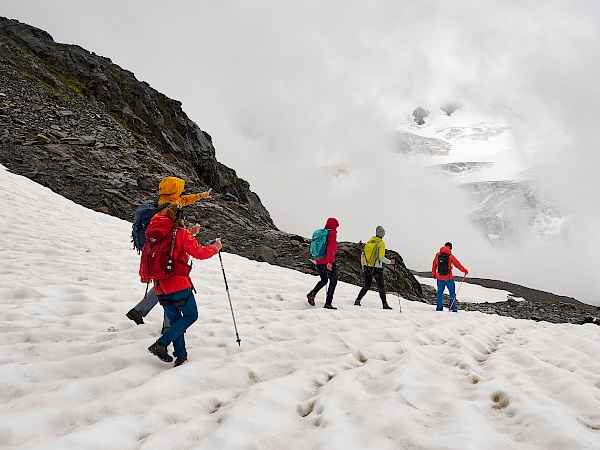 Die Wolken geben langsam die Sicht auf die Berge im Pitztal frei