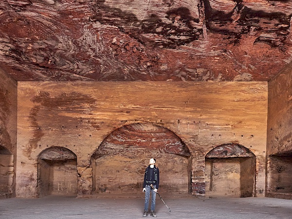 Farbige Steine in einem Königsgrab in Petra in Jordanien