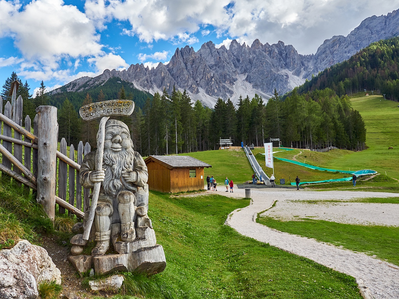 Zwergendorf auf dem Familienberg Haunold in Innichen (Südtirol)