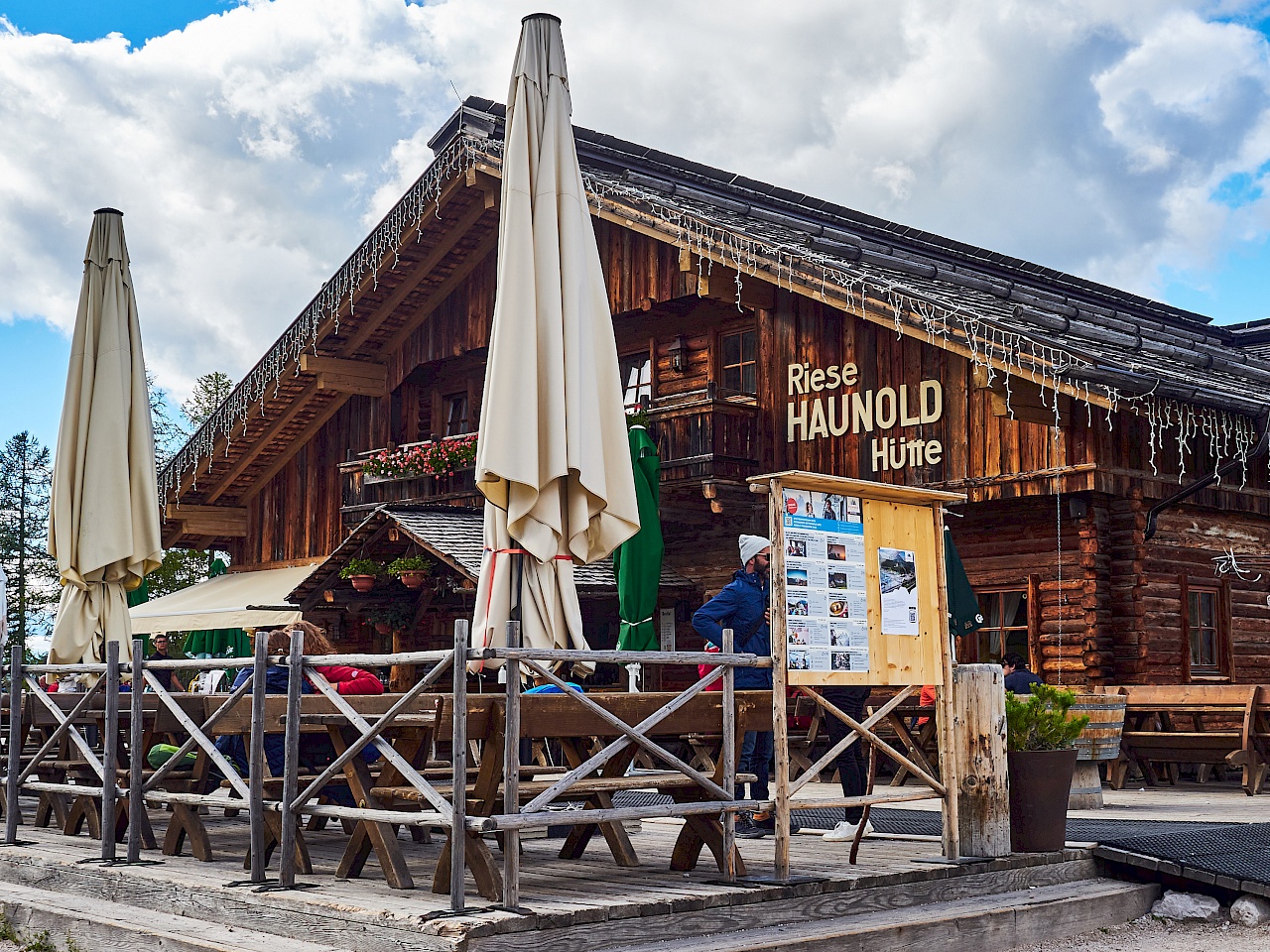 Riese Haunold Hütte auf dem Familienberg Haunold in Innichen (Südtirol)