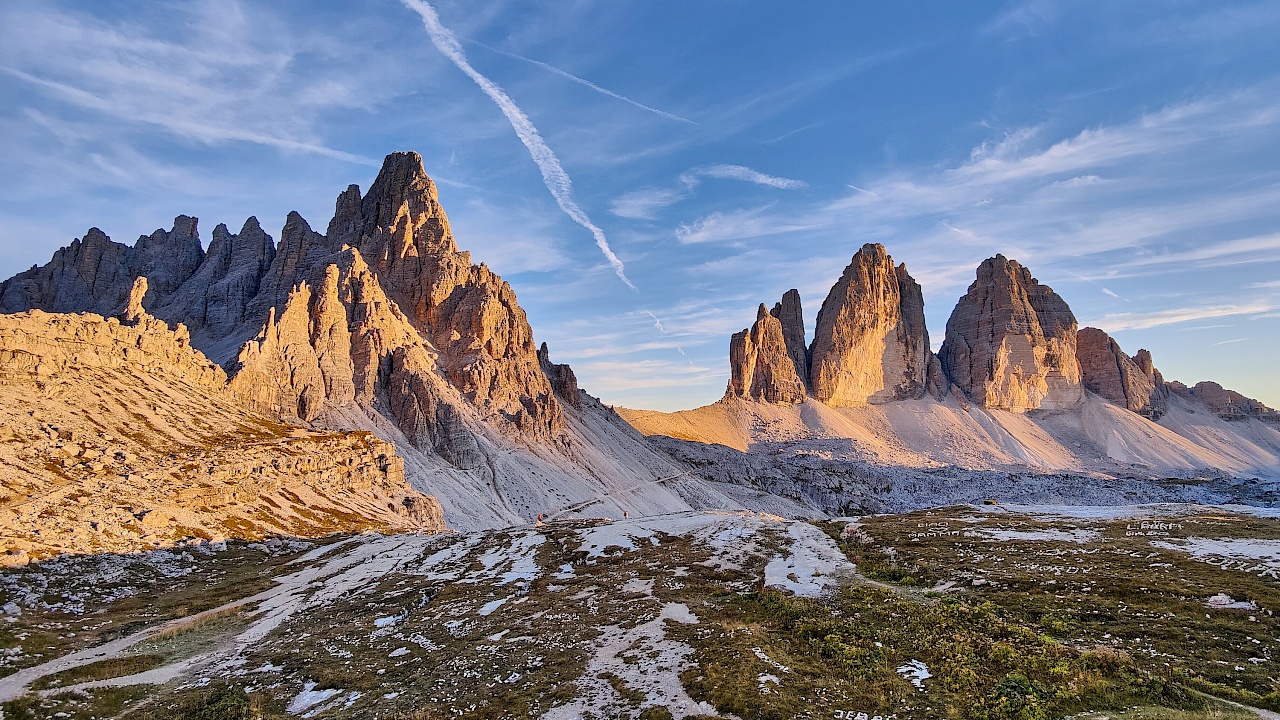 Blick auf den Paternkofel und die die Drei Zinnen (Südtirol)