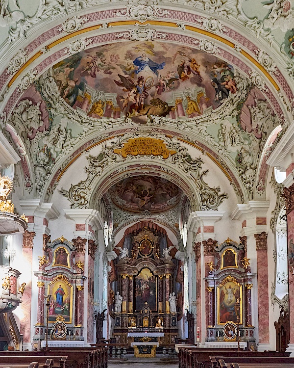 Das Innere der Kirche St. Michael in Innichen (Südtirol)