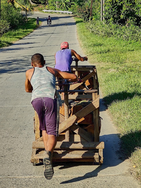 Alternative Fortbewegungsmittel auf der Passstraße nach Baracoa