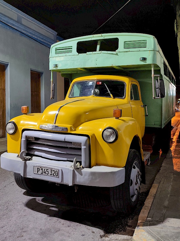 Oldtimer-Bastelergebnis von kreativen Kubaner*innen