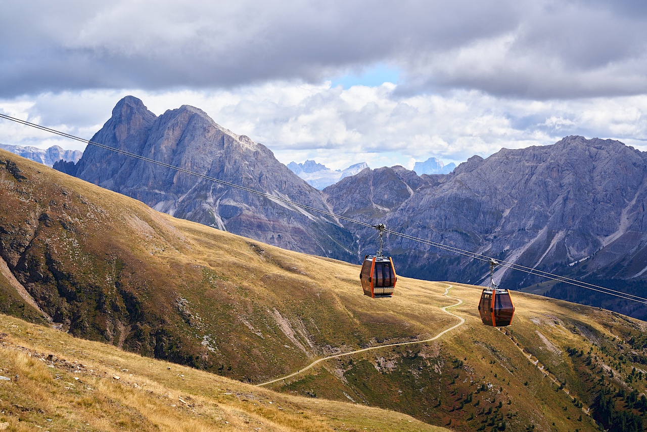 Blick über die Pfannspitzbahn Richtug Peitlerkofel