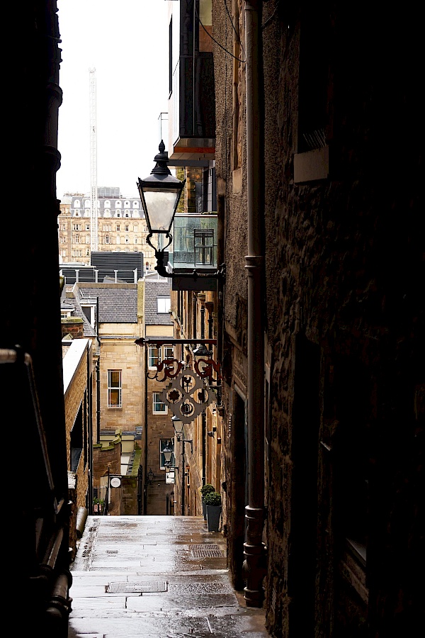 Unterwegs auf der Royal Mile in Edinburgh (Schottland)