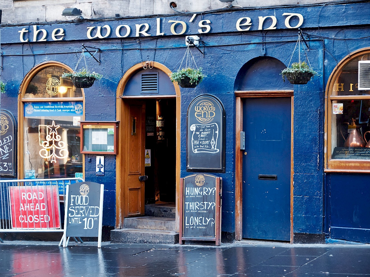 Unterwegs auf der Royal Mile in Edinburgh (Schottland)