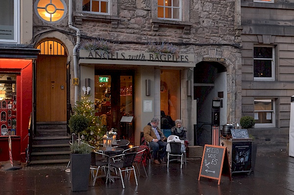 Unterwegs auf der Royal Mile in Edinburgh (Schottland)