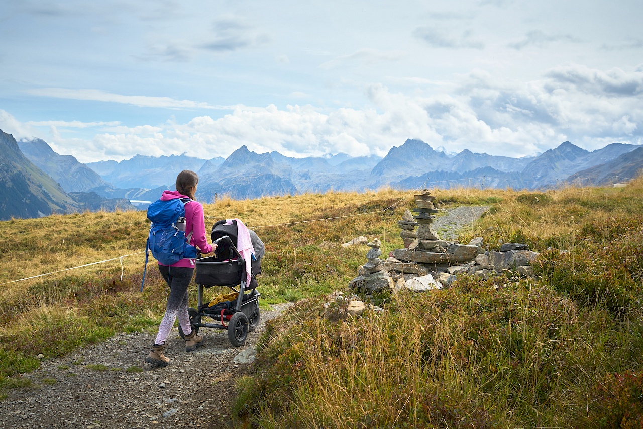 Kinderwagentauglicher Wanderweg zum Aussichtspunkt Vier Barga